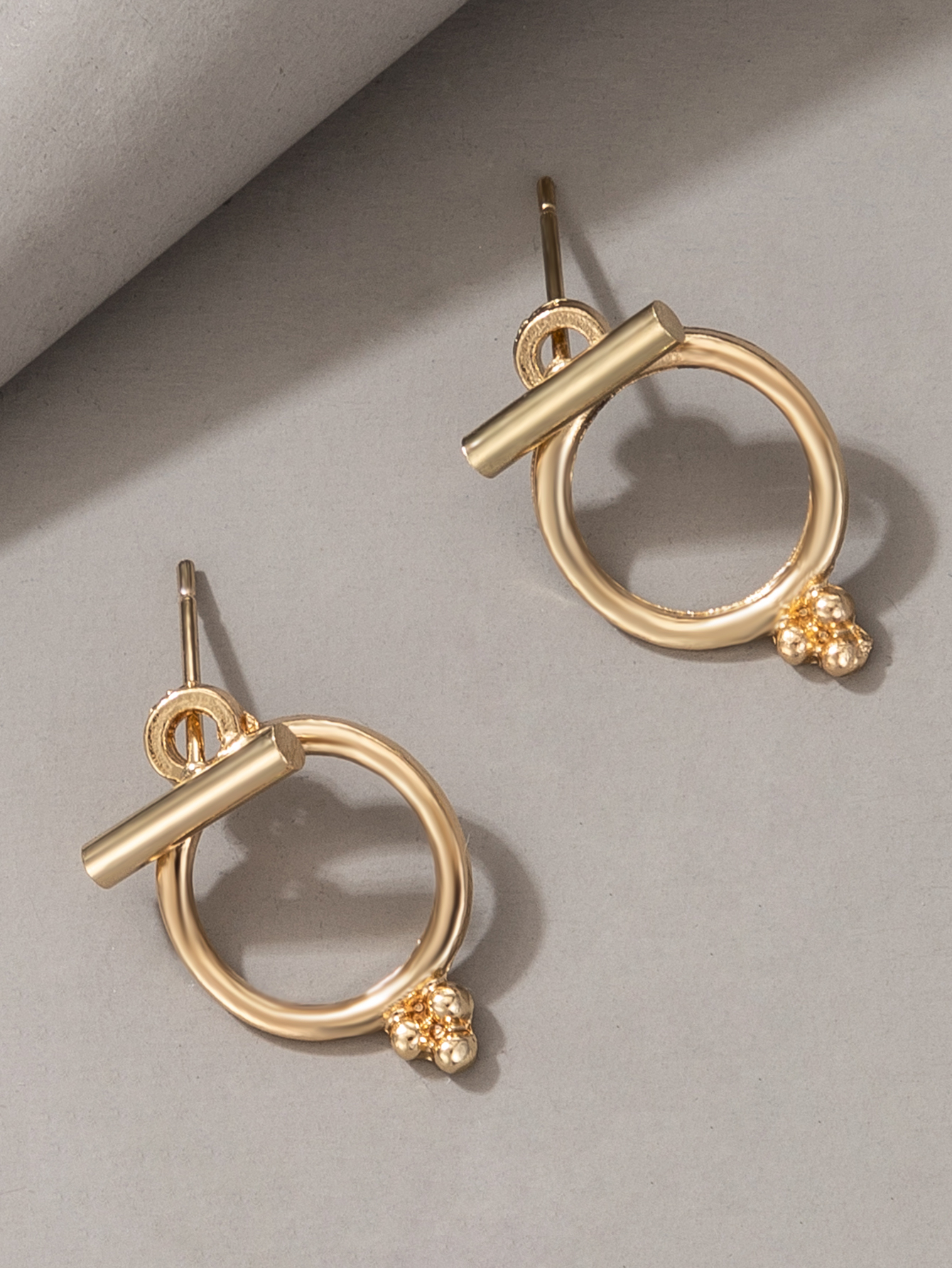 Fashion Simple Alloy Round Geometric Stud Earrings display picture 4