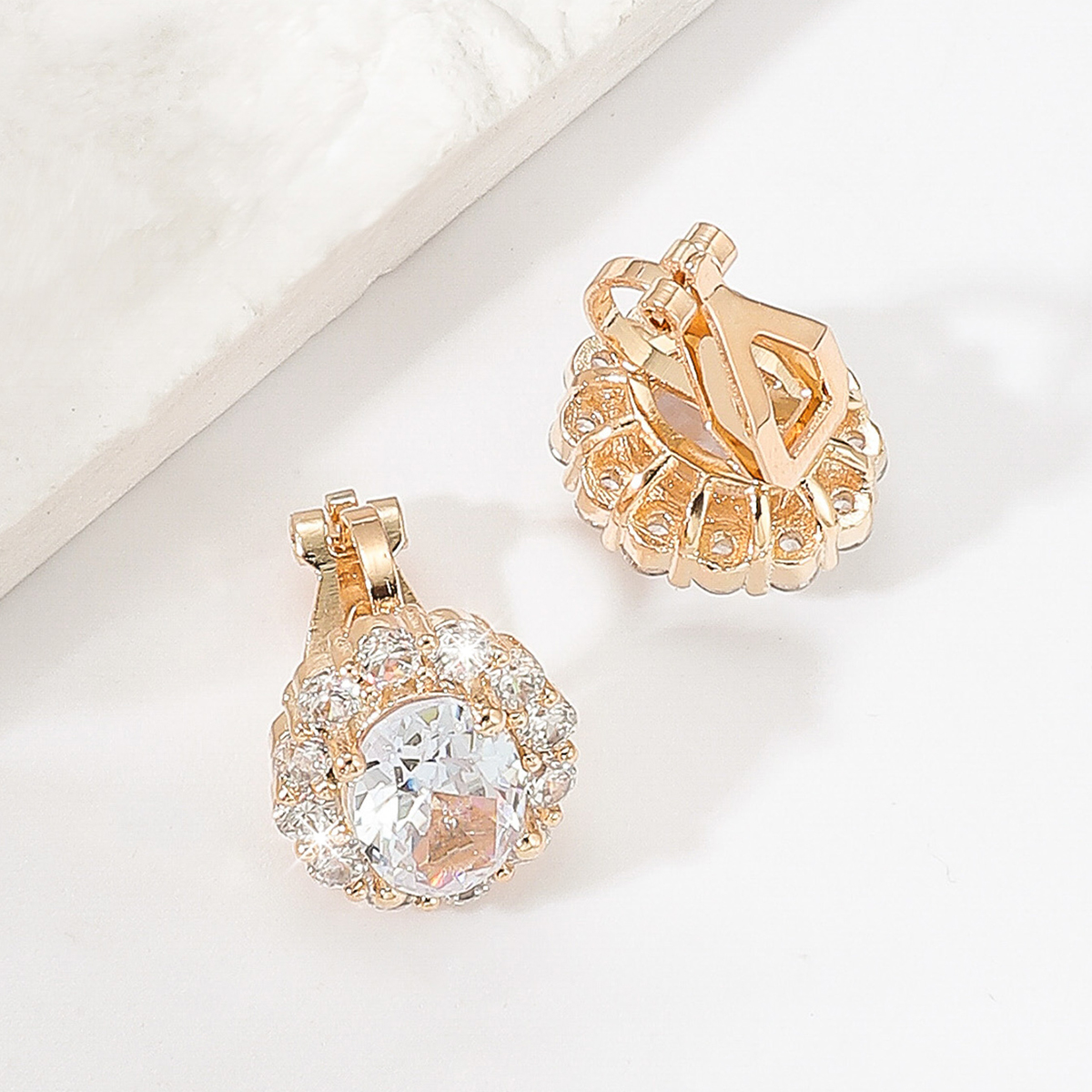 Fashion Copper Electroplating 18k Gold Zircon Big Gem Without Ear Hole Oval Ear Clip display picture 3
