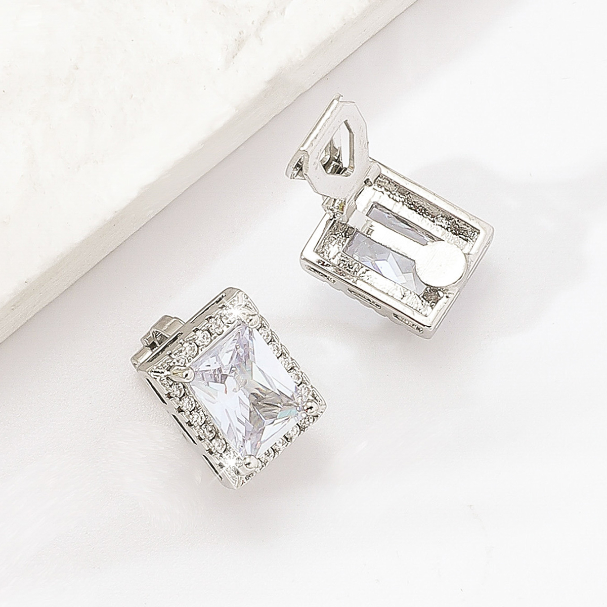 Fashion Copper Material Electroplating 18k Silver Zircon Square Ear Clips Without Ear Holes display picture 3