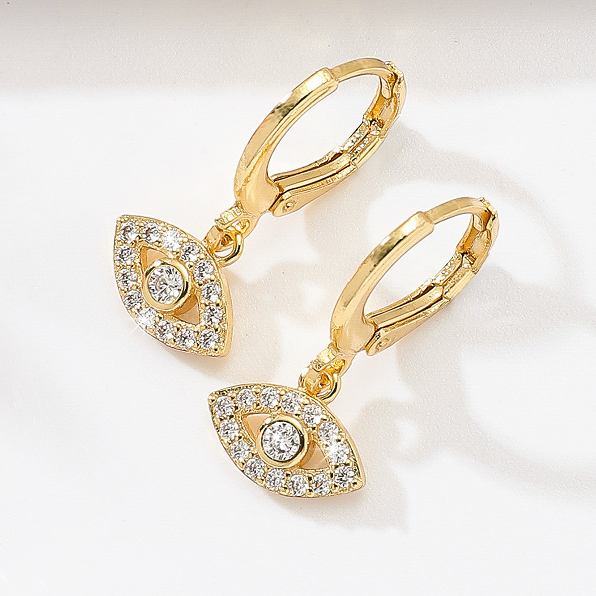 Fashion Simple Copper Material Electroplating 18k Gold Zircon Eye Earrings display picture 1
