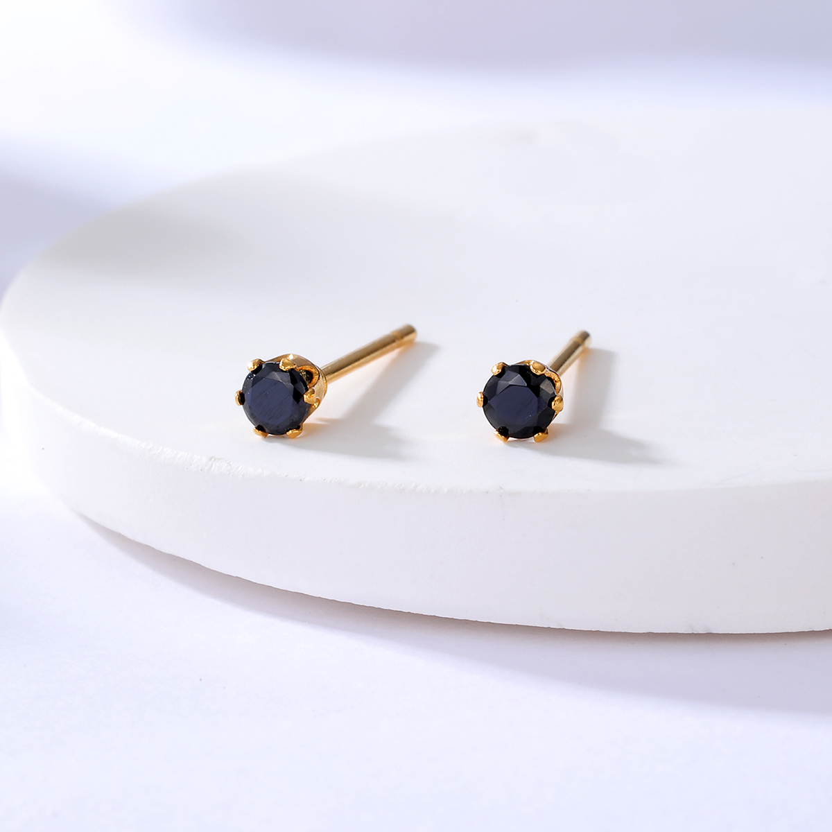 New Fashion Stainless Steel Electroplating 18k Gold Inlaid Black Zircon Earrings display picture 1
