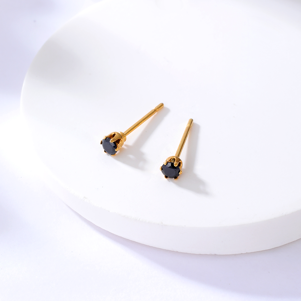 New Fashion Stainless Steel Electroplating 18k Gold Inlaid Black Zircon Earrings display picture 3