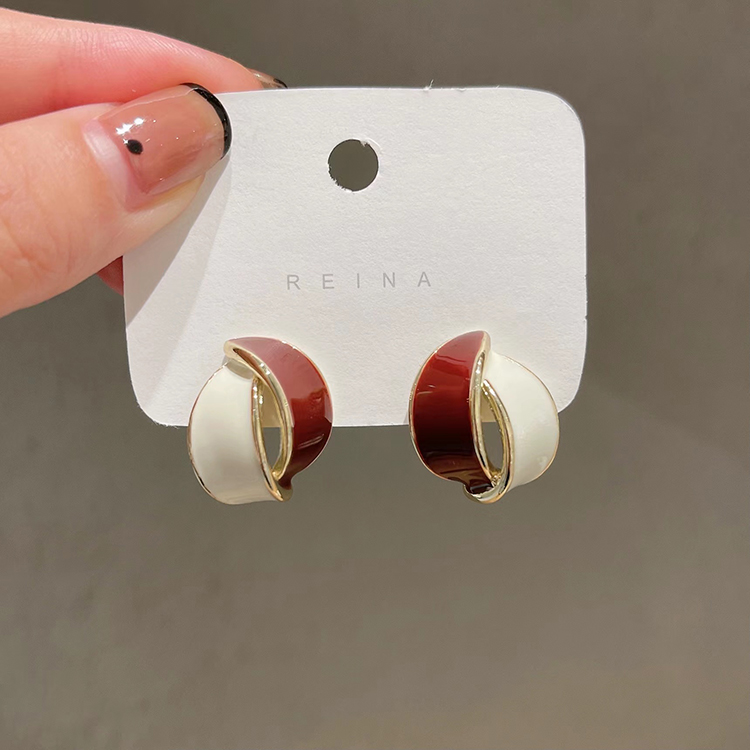 Fashion Irregular Contrast Color Stud Earrings Wholesale display picture 4