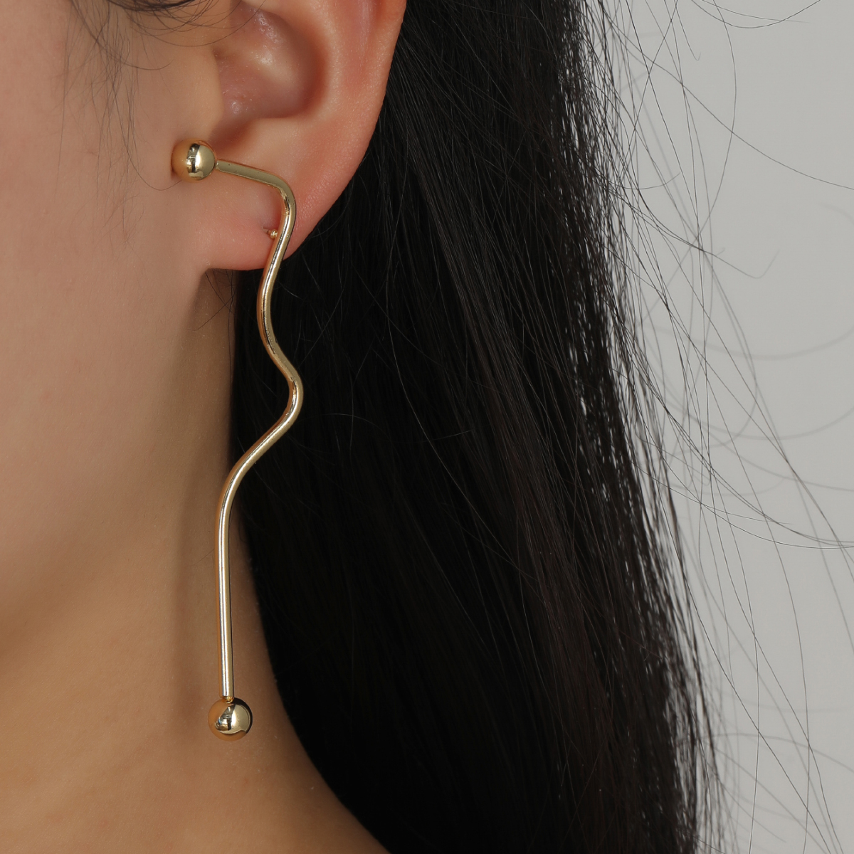 Korean Simple Asymmetrical Curve Long Stud Earrings display picture 3