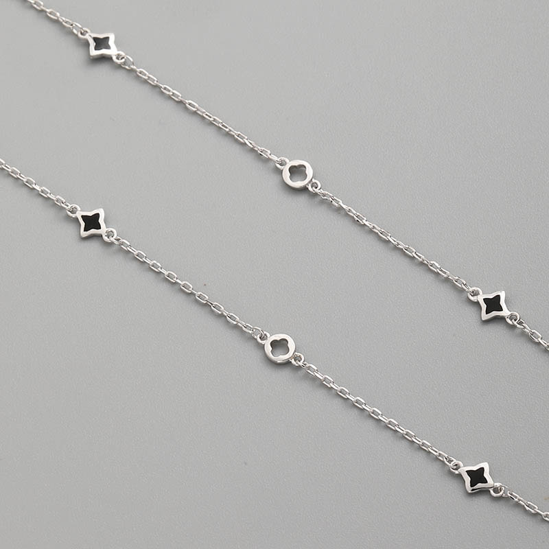 Simple Hollow Clover Inlaid Zirconium Geometric 925 Silver Necklace display picture 3