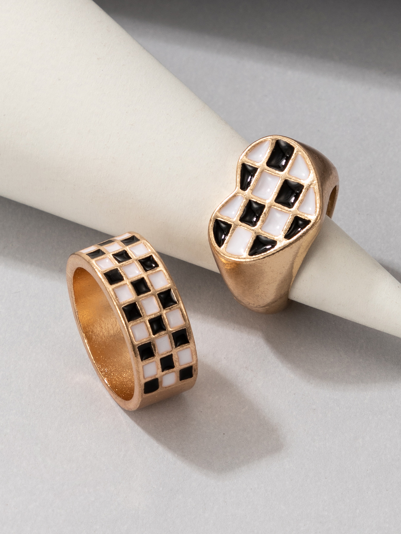 Fashion Black White Checkered Snake-shaped Oil Drop Ring Two-piece Set display picture 13