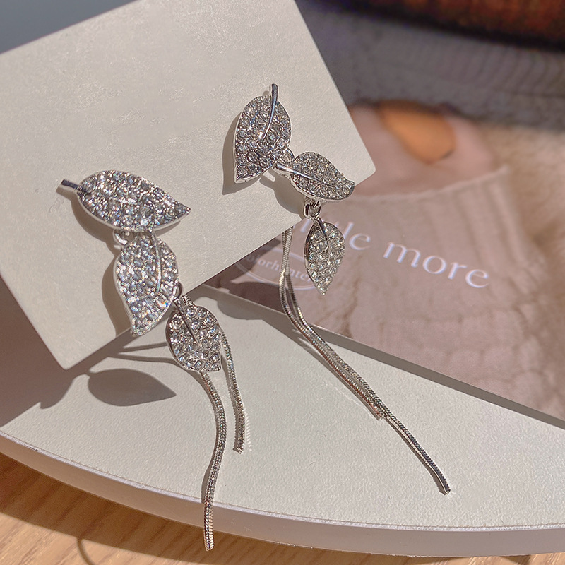 Fashion Leaf Diamond Tassel Earrings display picture 1