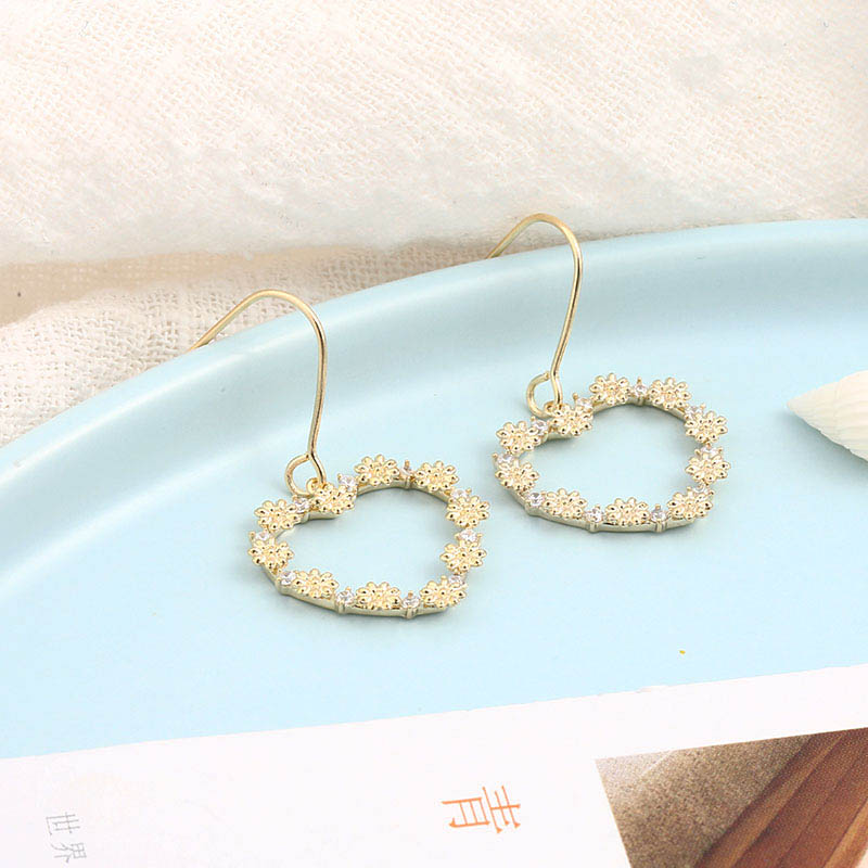 Light Luxury Fashion Heart-shaped Classic Earrings display picture 3