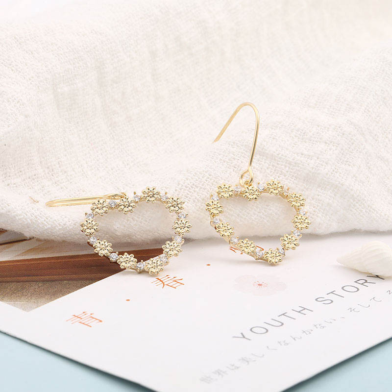 Light Luxury Fashion Heart-shaped Classic Earrings display picture 5