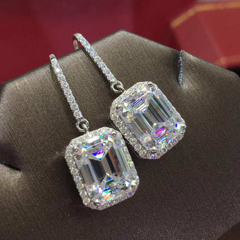 Korean Simple Retro Alloy Diamond Geometric Pendent Earrings display picture 4