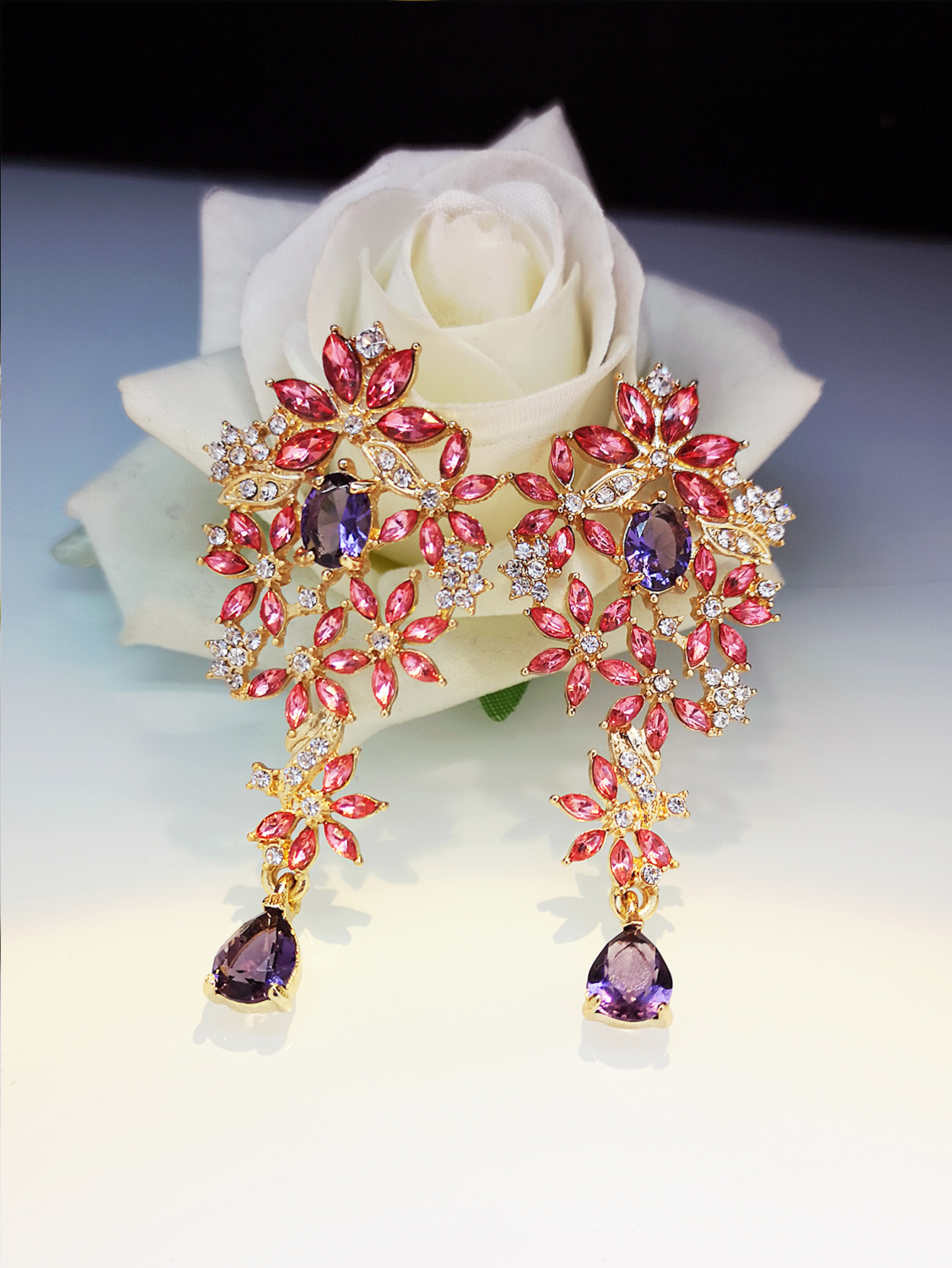 Pendientes De Circón Con Diamantes Tachonados De Flores Huecas De Moda De Estilo Coreano display picture 1