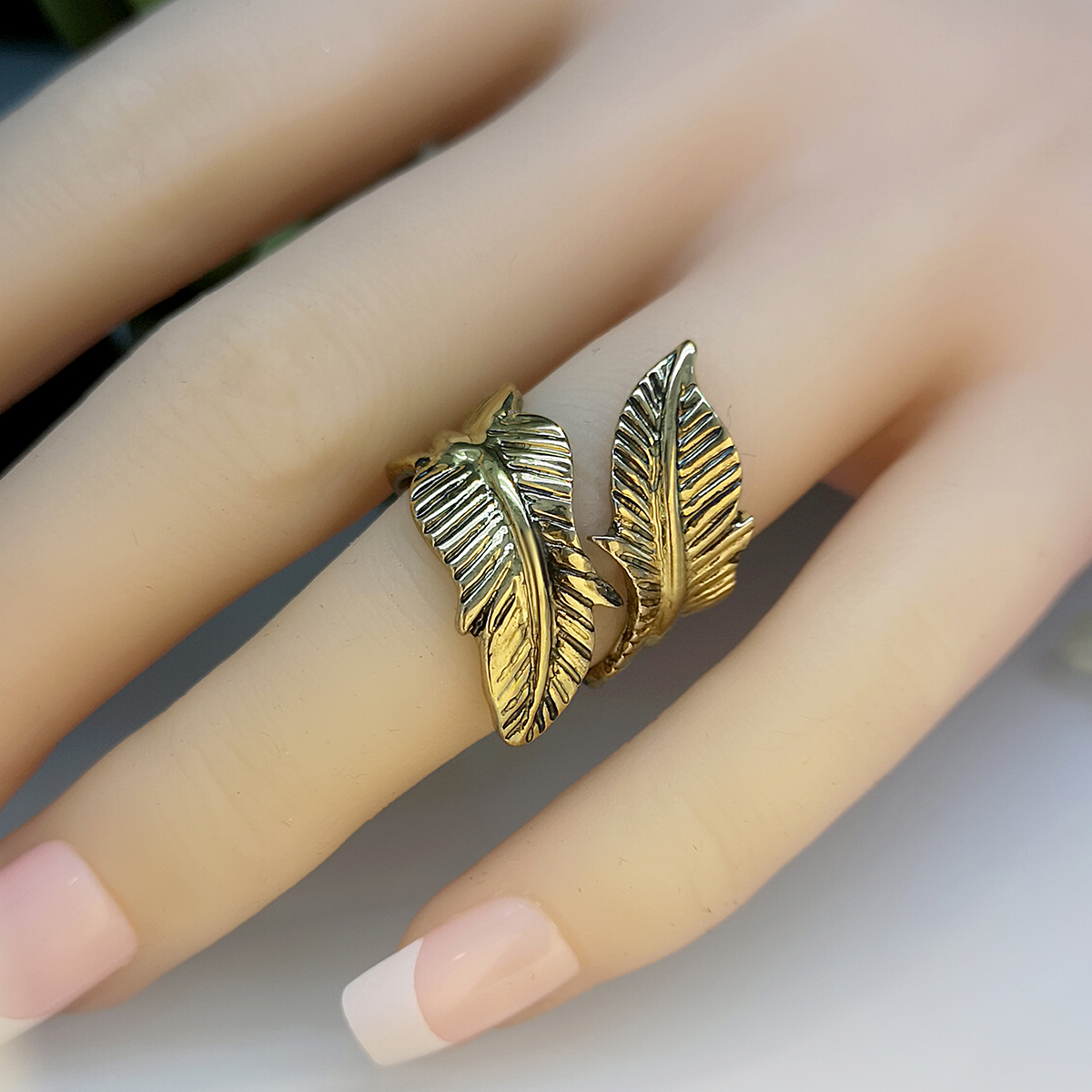 Retro Embossed Tree Leaf Ring Bohemian Creative Leaf Ring display picture 1