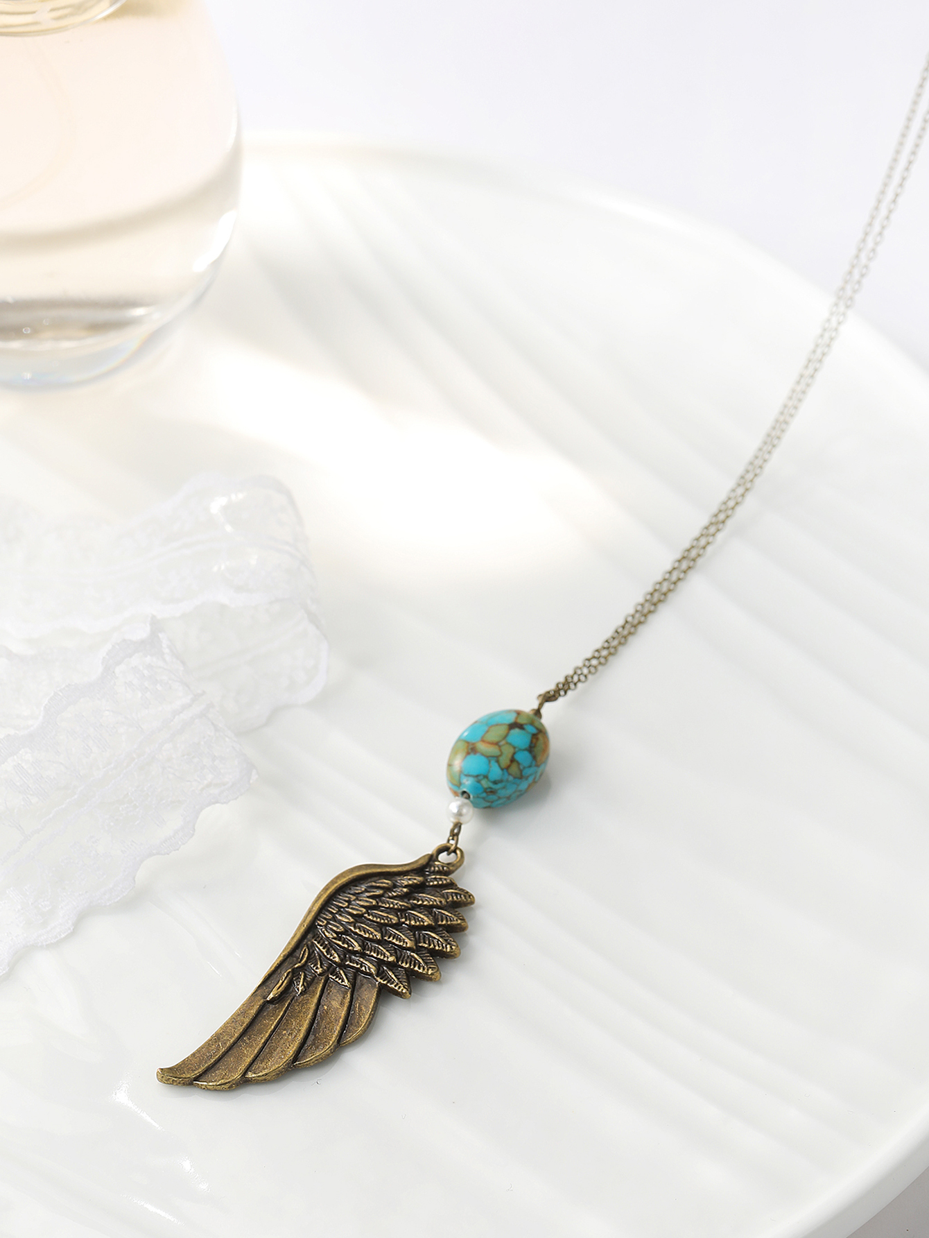 Retro Feathers Carved Eagle Wings Inlaid Turquoise Pendant Necklace display picture 1