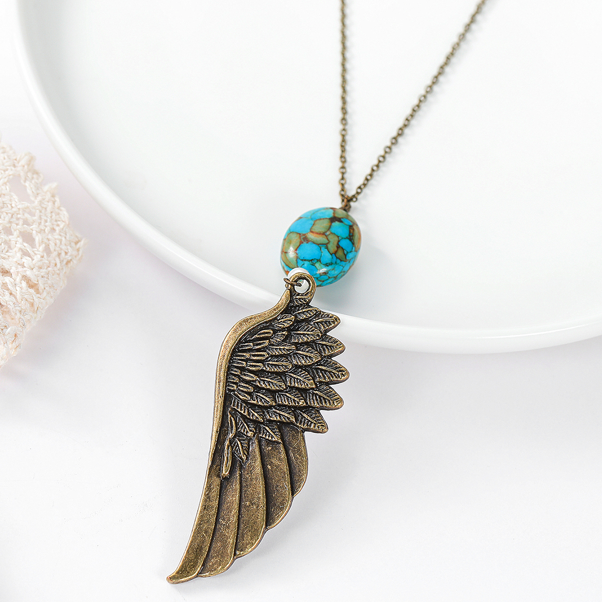 Retro Feathers Carved Eagle Wings Inlaid Turquoise Pendant Necklace display picture 2