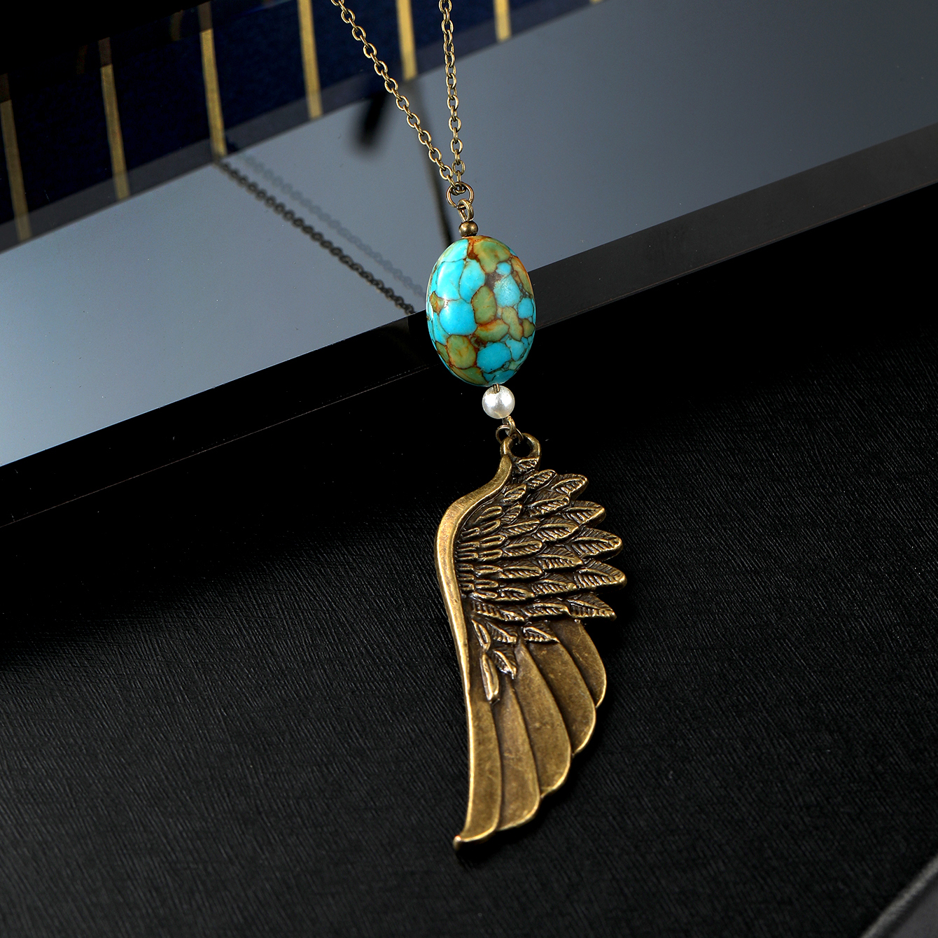 Retro Feathers Carved Eagle Wings Inlaid Turquoise Pendant Necklace display picture 4