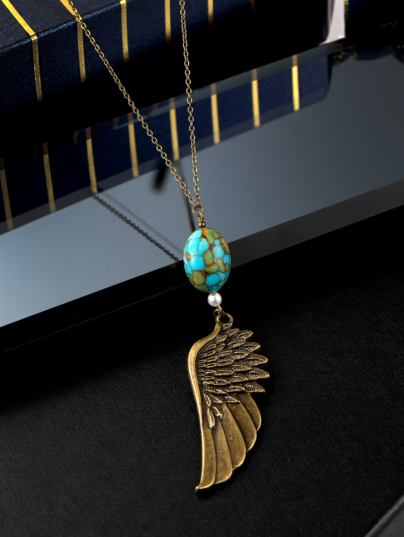 Retro Feathers Carved Eagle Wings Inlaid Turquoise Pendant Necklace display picture 5