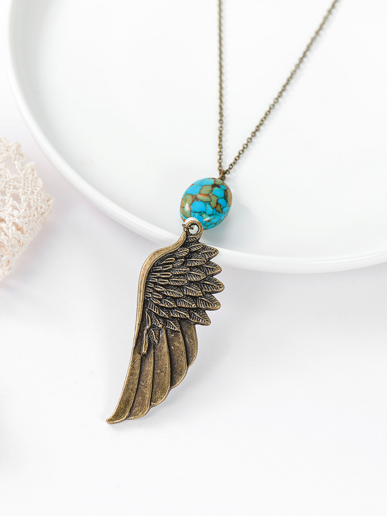 Retro Feathers Carved Eagle Wings Inlaid Turquoise Pendant Necklace display picture 7