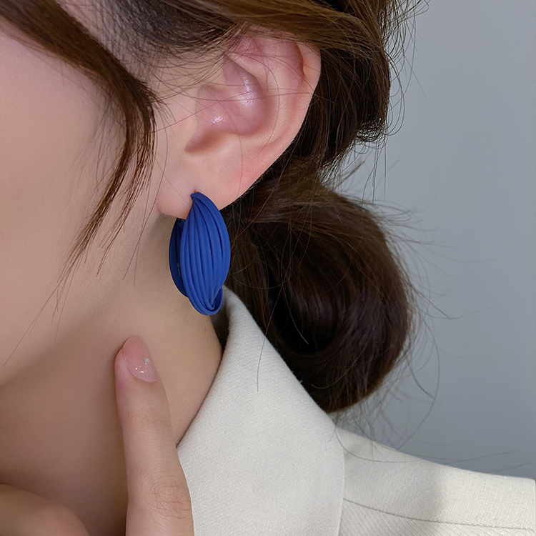 Korean Geometric Winding C-shaped Alloy Earrings display picture 6