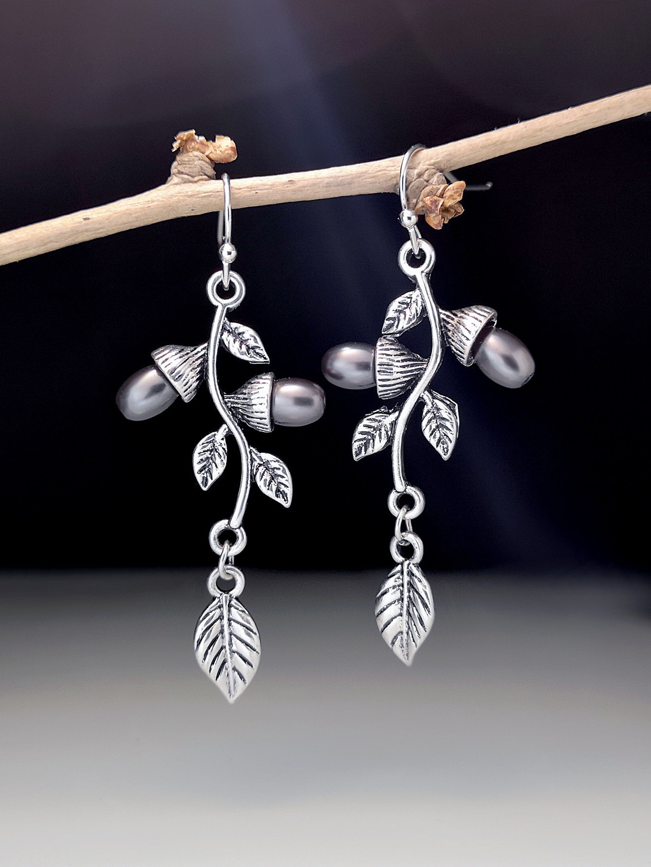 Bohemian Fashion Creative Leaf And Pearl Vintage Leaf Earrings display picture 4