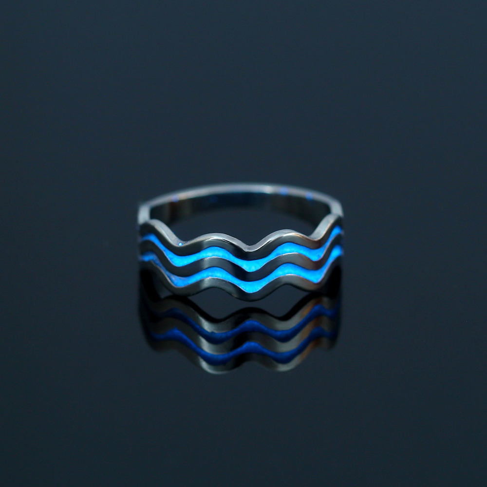 Neuer Art- Und Weisehimmel-blauer Leuchtender Wellen-form-edelstahl-ring display picture 1