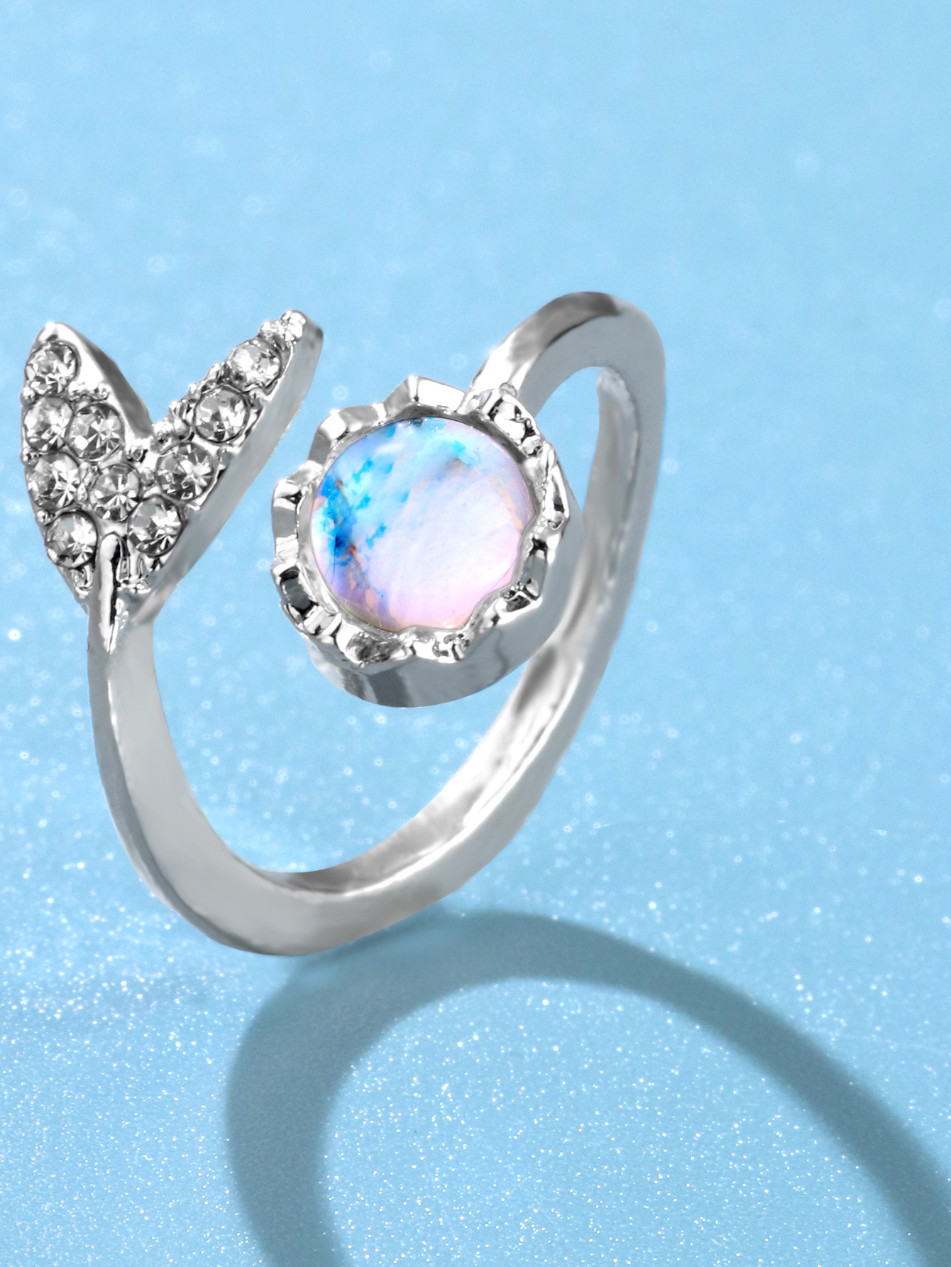 Korean Version Of The Niche Design Fashion Temperament Cute Wild Ins Wind Glass Diamond Fishtail Ring display picture 2