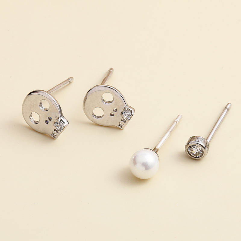 Light Luxury Small Skull 925 Silver Stud Earrings display picture 2
