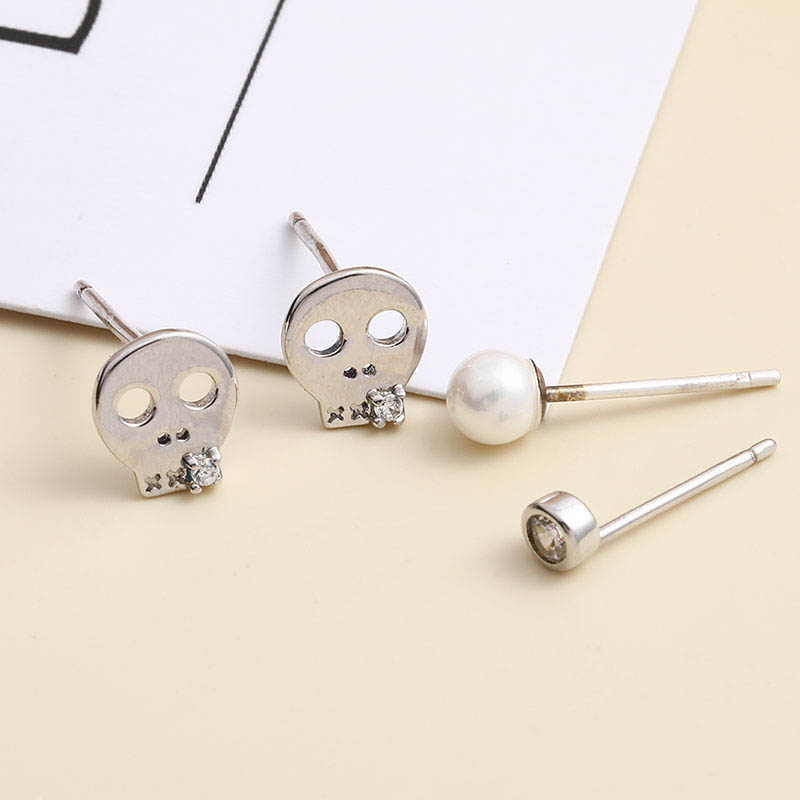 Light Luxury Small Skull 925 Silver Stud Earrings display picture 4