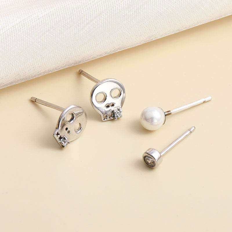 Light Luxury Small Skull 925 Silver Stud Earrings display picture 5