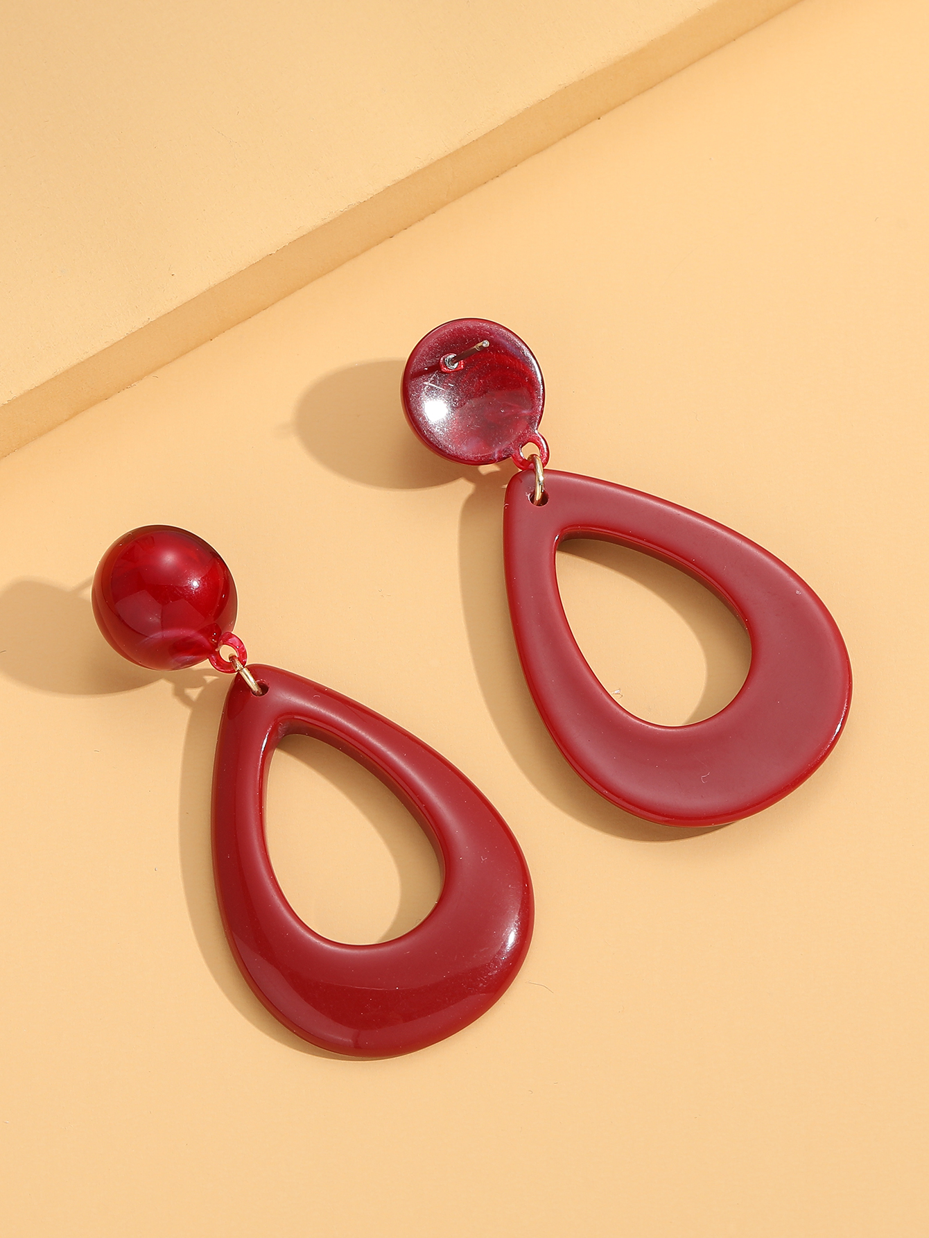 Simple Hollow Water Drop Geometric Red Pendant Earrings display picture 3