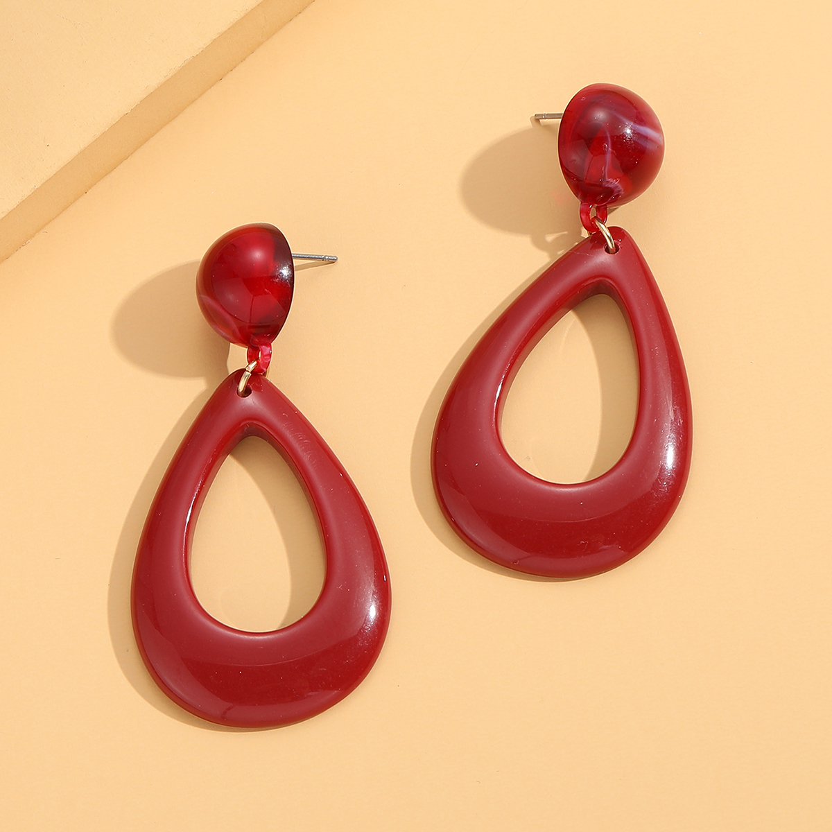 Simple Hollow Water Drop Geometric Red Pendant Earrings display picture 5