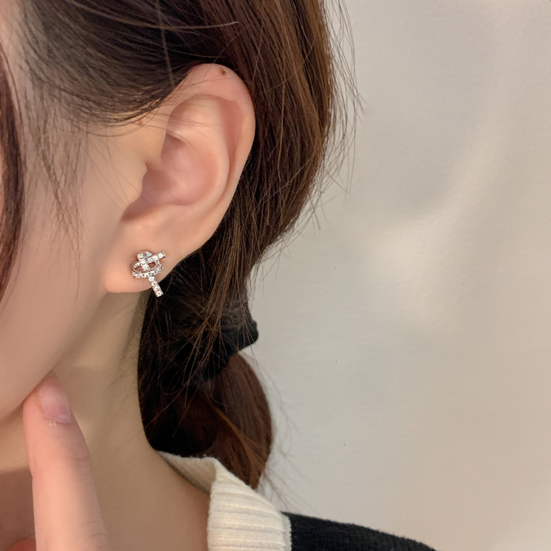 2022 Nuevos Aretes De Diamantes De Imitación Con Nudo Cruzado display picture 7