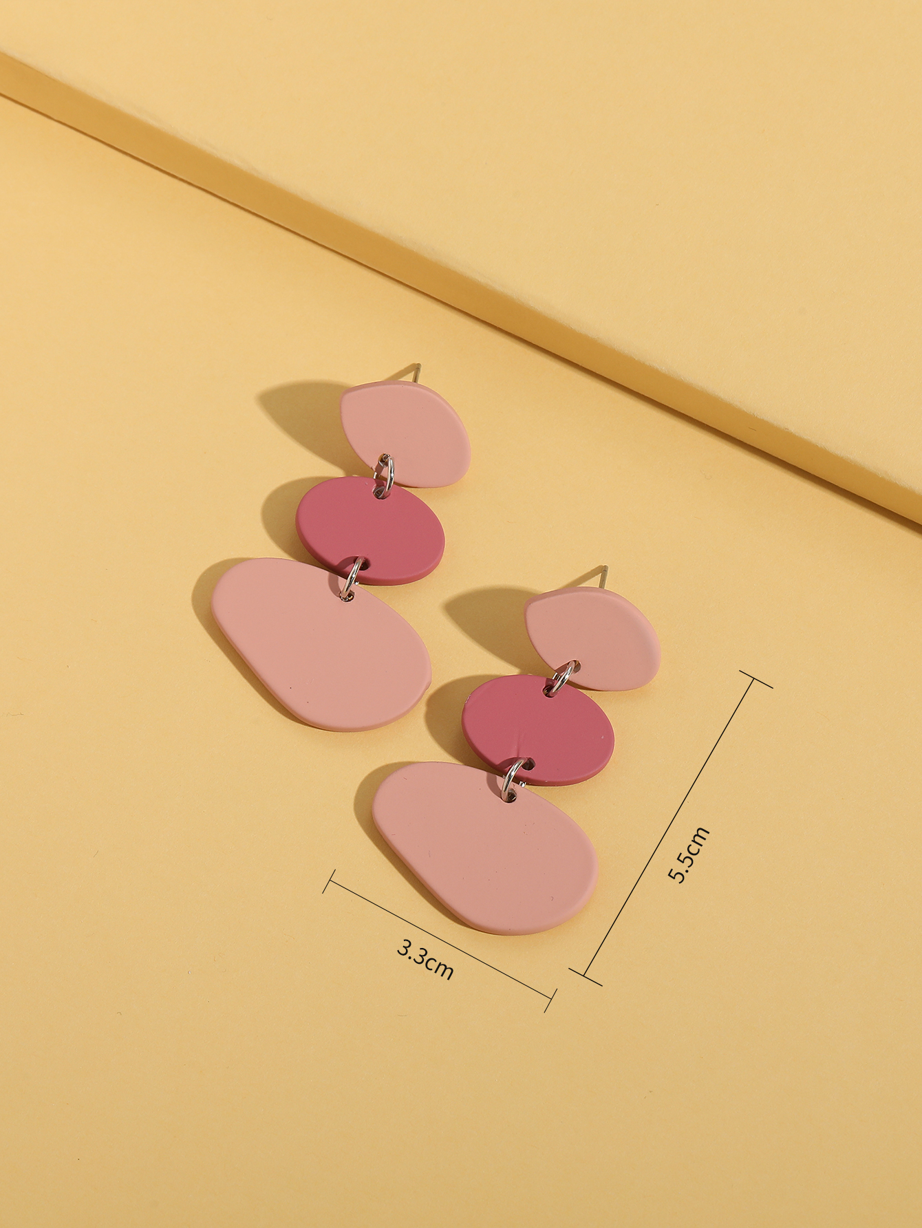 Nouvelles Boucles D'oreilles Pendantes En Acrylique De Couleur Contrastante À Coutures Géométriques display picture 7