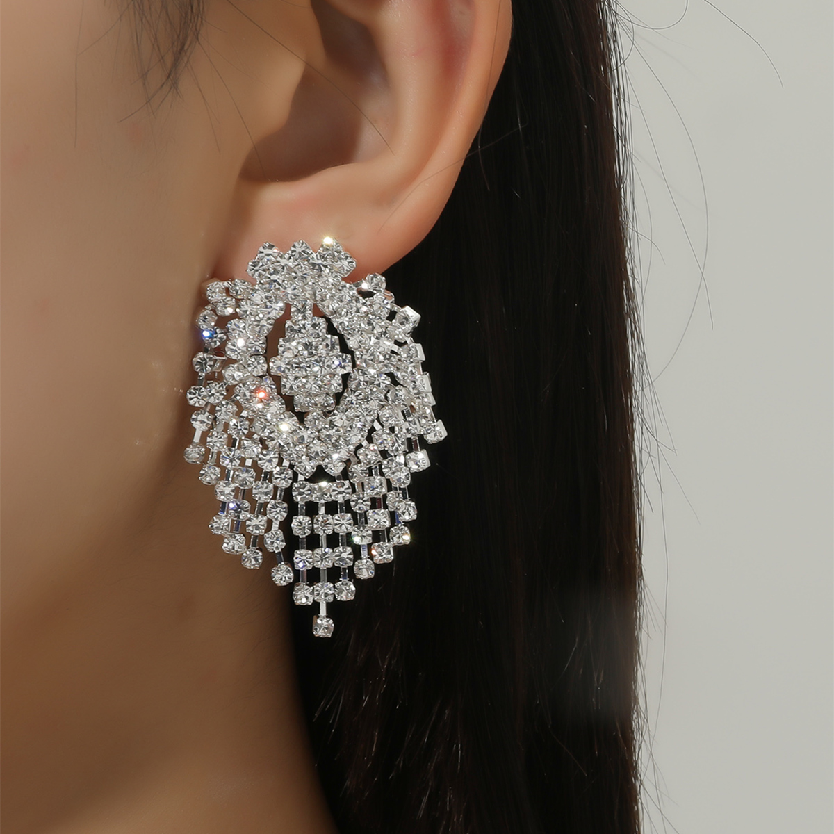 Fashionable Trend Personality Exaggerated Full Diamond Earrings Elegant High-end Hollow European And American Explosion Earrings display picture 1