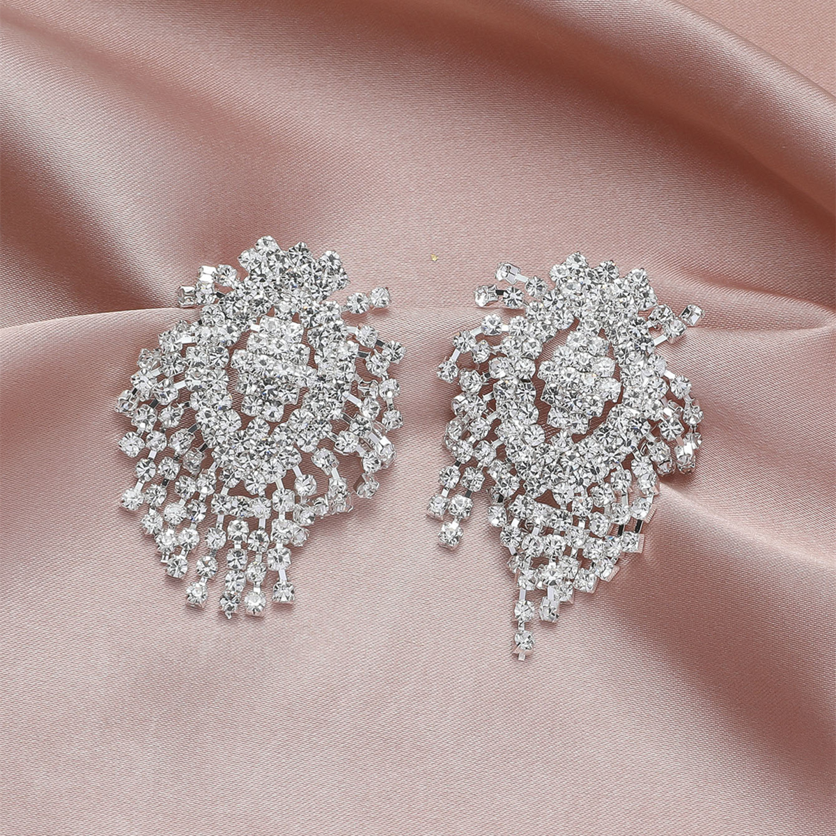 Fashionable Trend Personality Exaggerated Full Diamond Earrings Elegant High-end Hollow European And American Explosion Earrings display picture 2