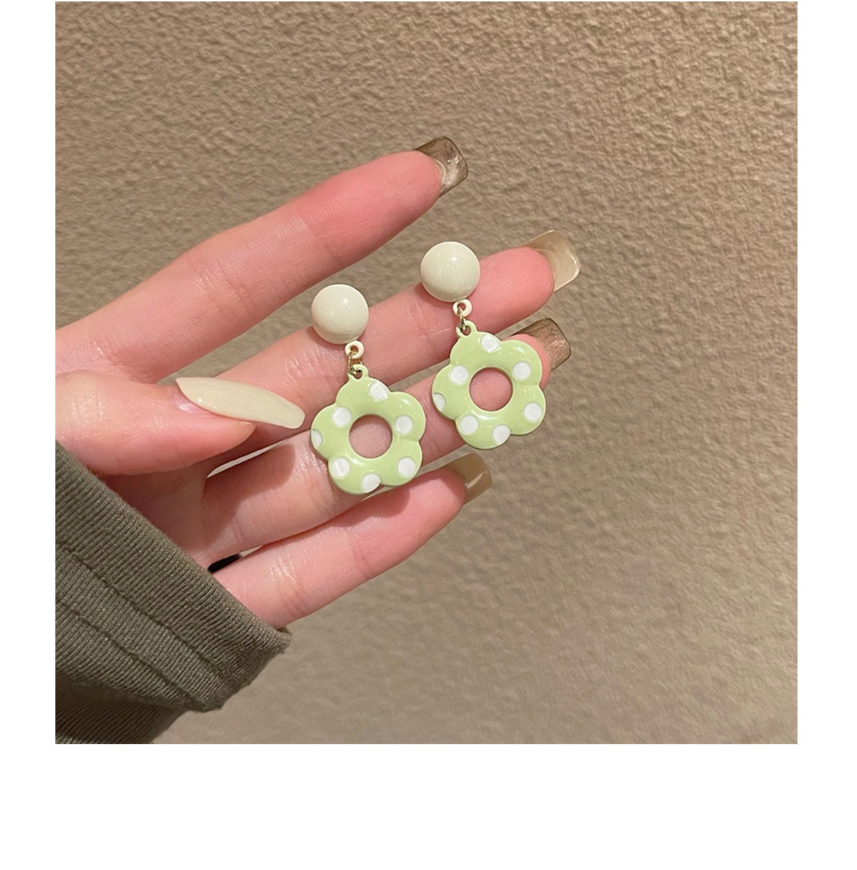 Spring And Summer Fresh Wave Point Flower Earrings 2022 New Trendy Niche Design Earrings Female Cute Earrings display picture 5