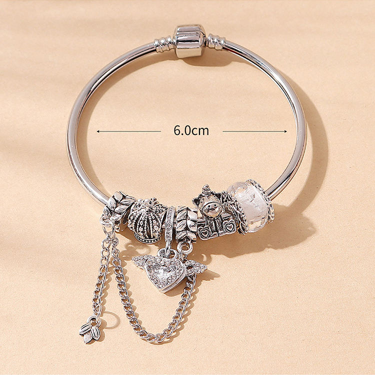 European And American Fashion Popular Panjia Flying Heart Bracelet display picture 3