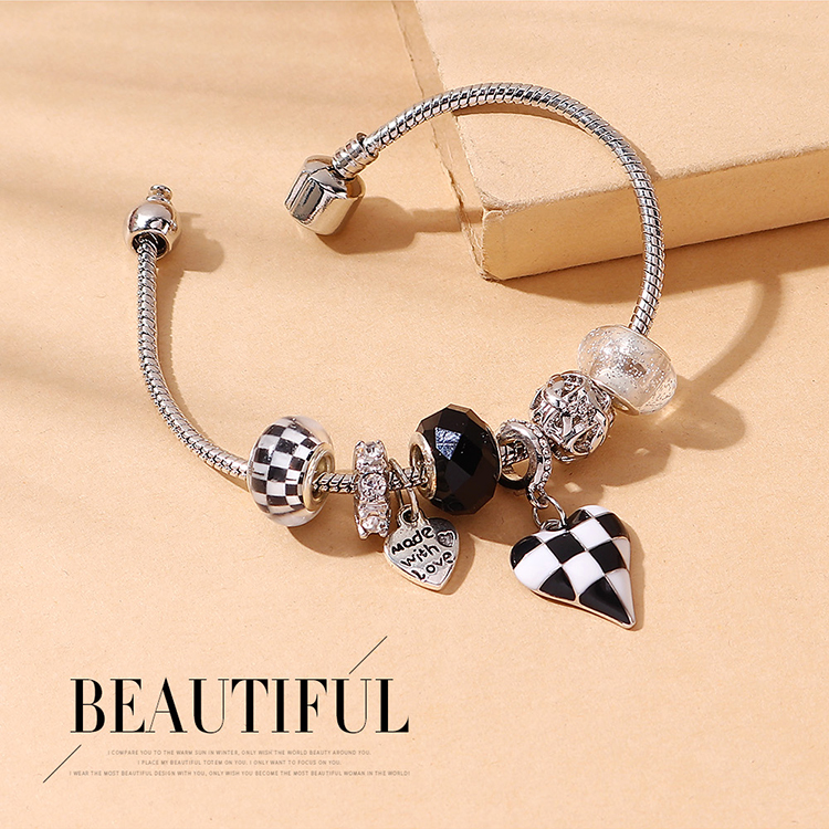 Korean Style Creative And Elegant Hot Brand Oil Drop Peach Heart Bracelet display picture 1