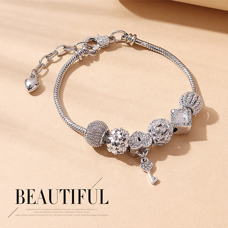 European And American Elegant Ins Trendy Top-selling Product Fashion Creative All-match Key Peach Heart Bracelet display picture 1