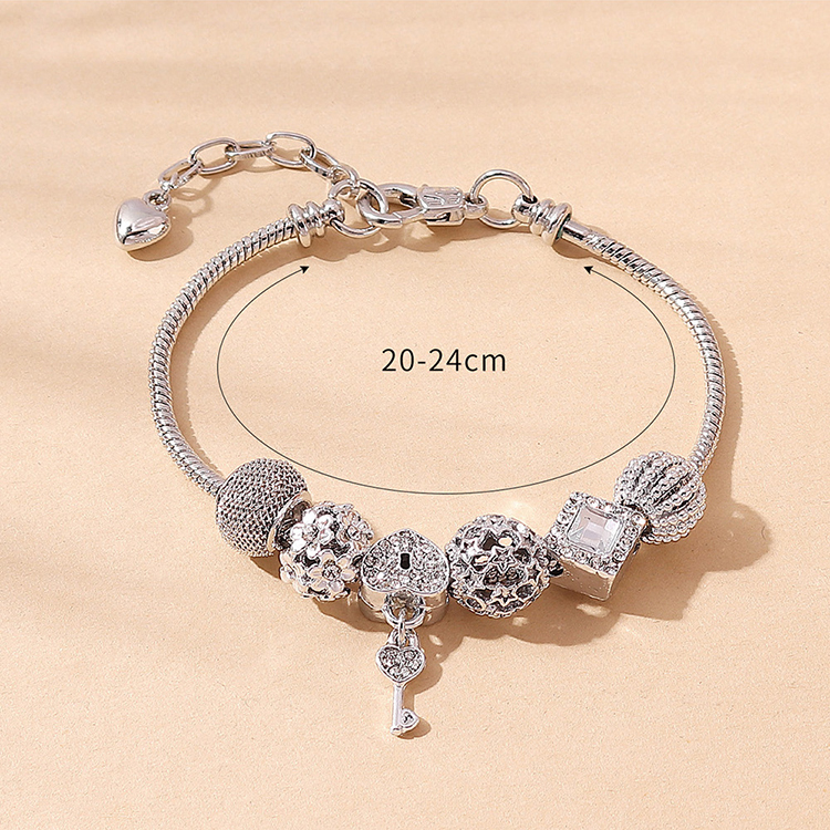 European And American Elegant Ins Trendy Top-selling Product Fashion Creative All-match Key Peach Heart Bracelet display picture 3