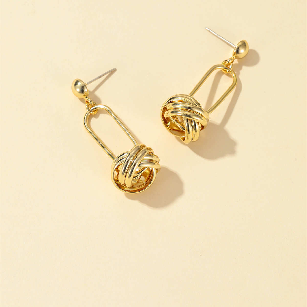 Neue Kupfer Vergoldete Seil Knoten Ohrringe Kreativer Trend 925 Silbern Adel Mode Ohrringe display picture 2