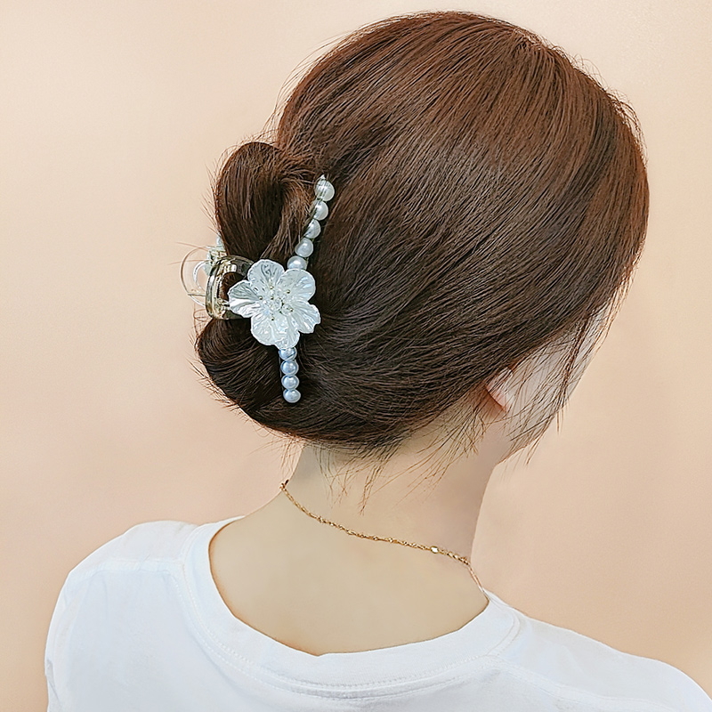 Korean Style Super Fairy Ins Girl Flower Shark Clip Simple Fashion Shell Grip Temperament Barrettes Ladies display picture 1