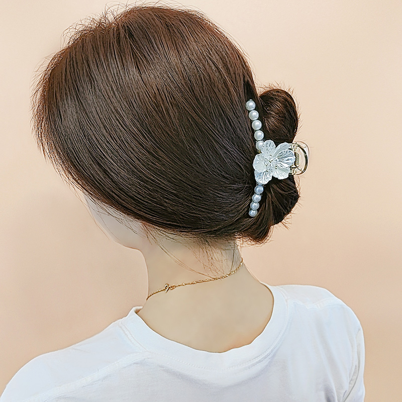 Korean Style Super Fairy Ins Girl Flower Shark Clip Simple Fashion Shell Grip Temperament Barrettes Ladies display picture 2
