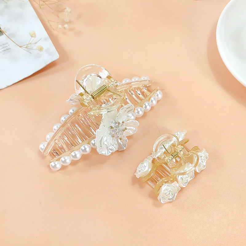 Korean Style Super Fairy Ins Girl Flower Shark Clip Simple Fashion Shell Grip Temperament Barrettes Ladies display picture 3