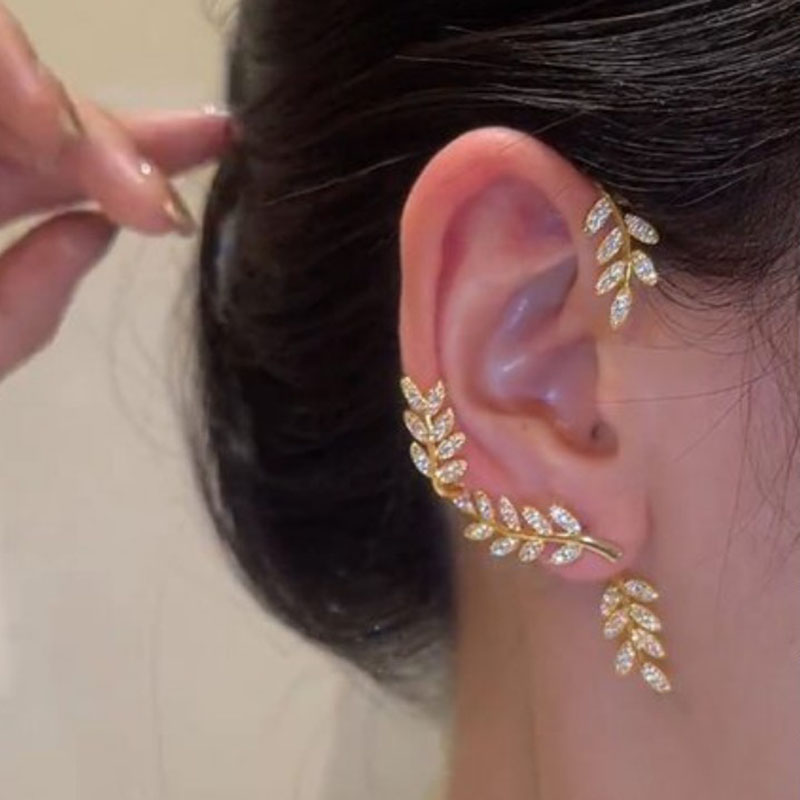 2022 Europe And America Cross Border Hot Sale Leaf Diamond Ear Hanging Women's Auricular Needle Earrings Factory Wholesale display picture 1