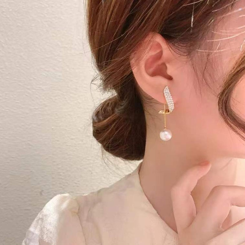 New Simple Graceful Full Diamond Twisted Ring Pearl Two-way Earrings L Tassel Earrings display picture 1