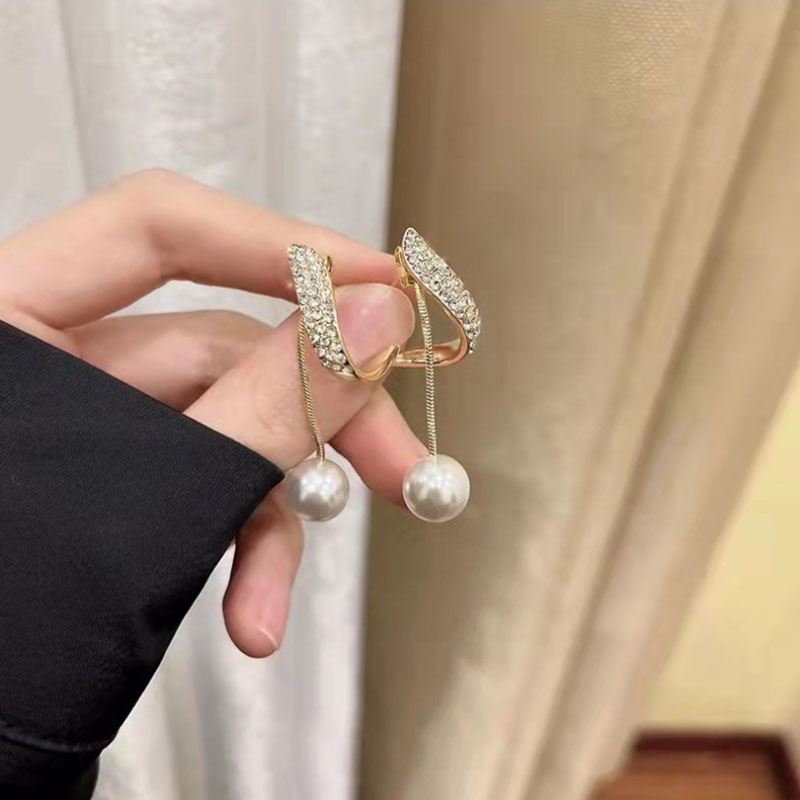 New Simple Graceful Full Diamond Twisted Ring Pearl Two-way Earrings L Tassel Earrings display picture 4