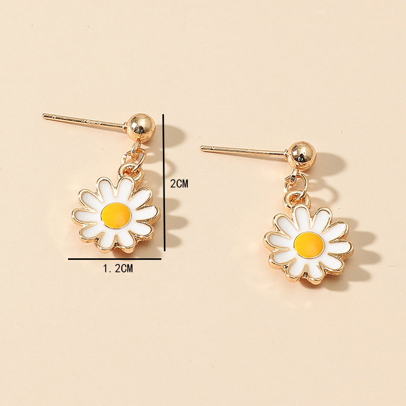 Fresh Little Flower Daisy Stud Earrings display picture 4