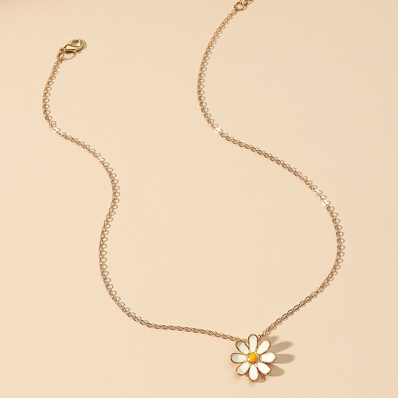 Cute Daisy Flower Necklace display picture 1