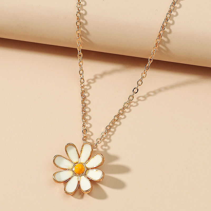 Cute Daisy Flower Necklace display picture 2