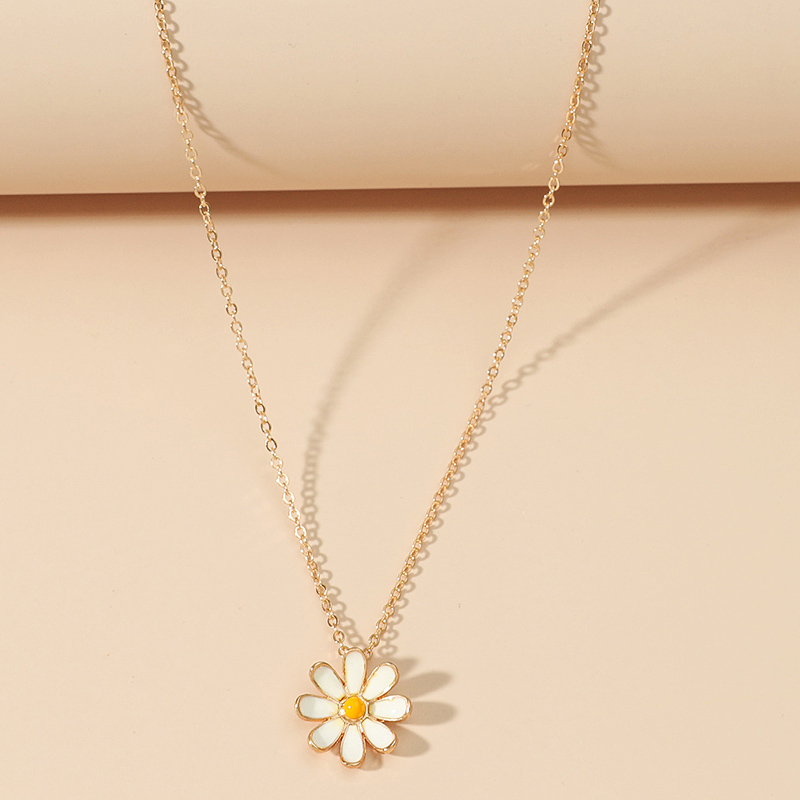 Cute Daisy Flower Necklace display picture 3